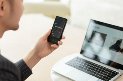 訊飛雙屏翻譯機 職場精英的智能溝通伙伴